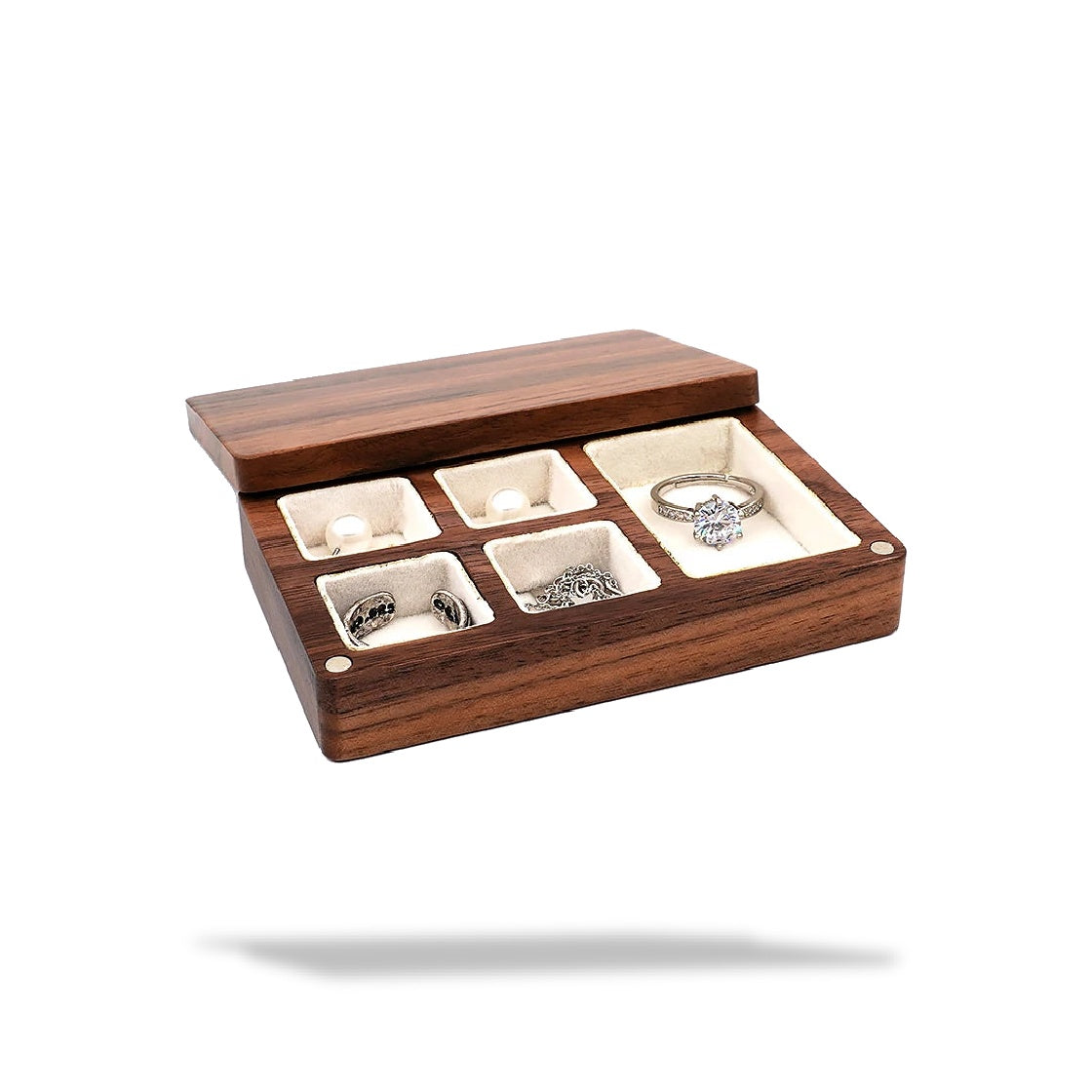Boîte à bijoux rectangulaire en bois foncé, ouverte, avec six compartiments tapissés de tissu clair.