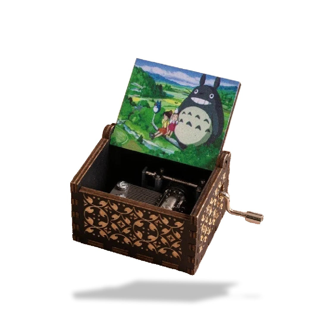 Boîte à musique en bois marron foncé. Le couvercle ouvert affiche une illustration de Totoro et de