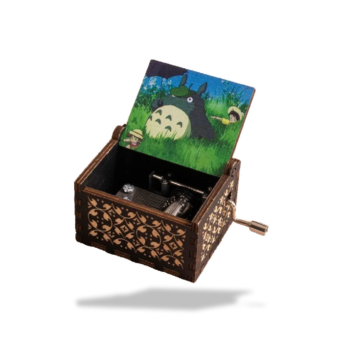 Boîte à musique en bois marron foncé avec motifs floraux, couvercle ouvert affichant Totoro et des enfants dans l'herbe.