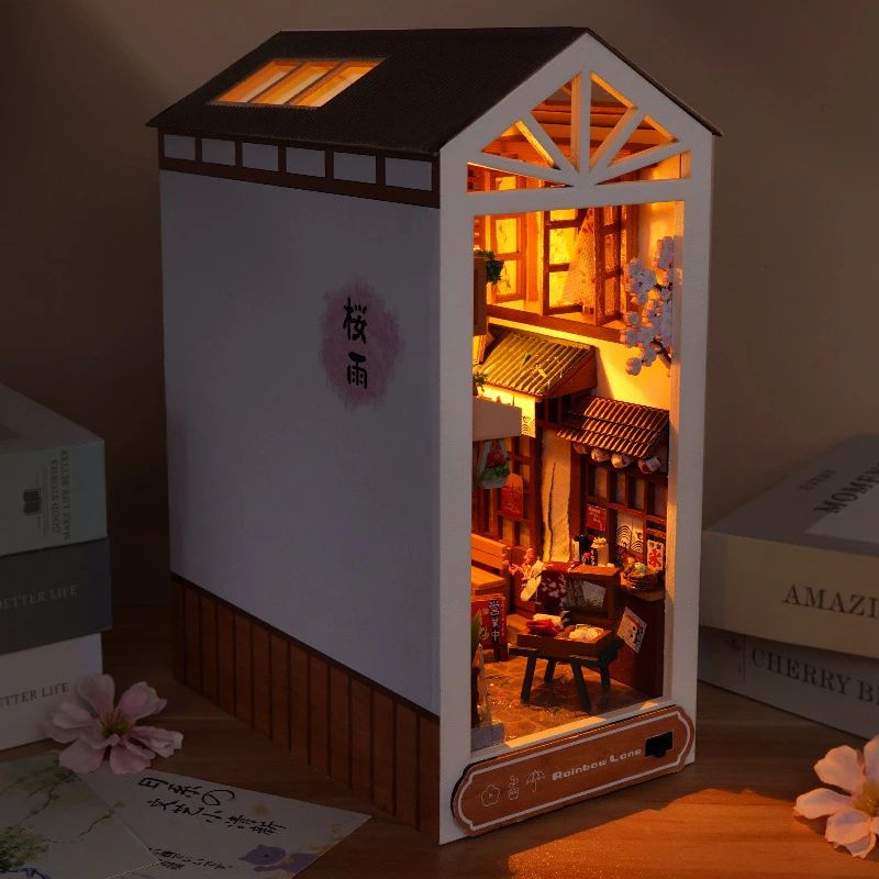 Kit de serre-livres en bois de 22 cm de hauteur, représentant une rue japonaise traditionnelle avec éclairage LED chaud.