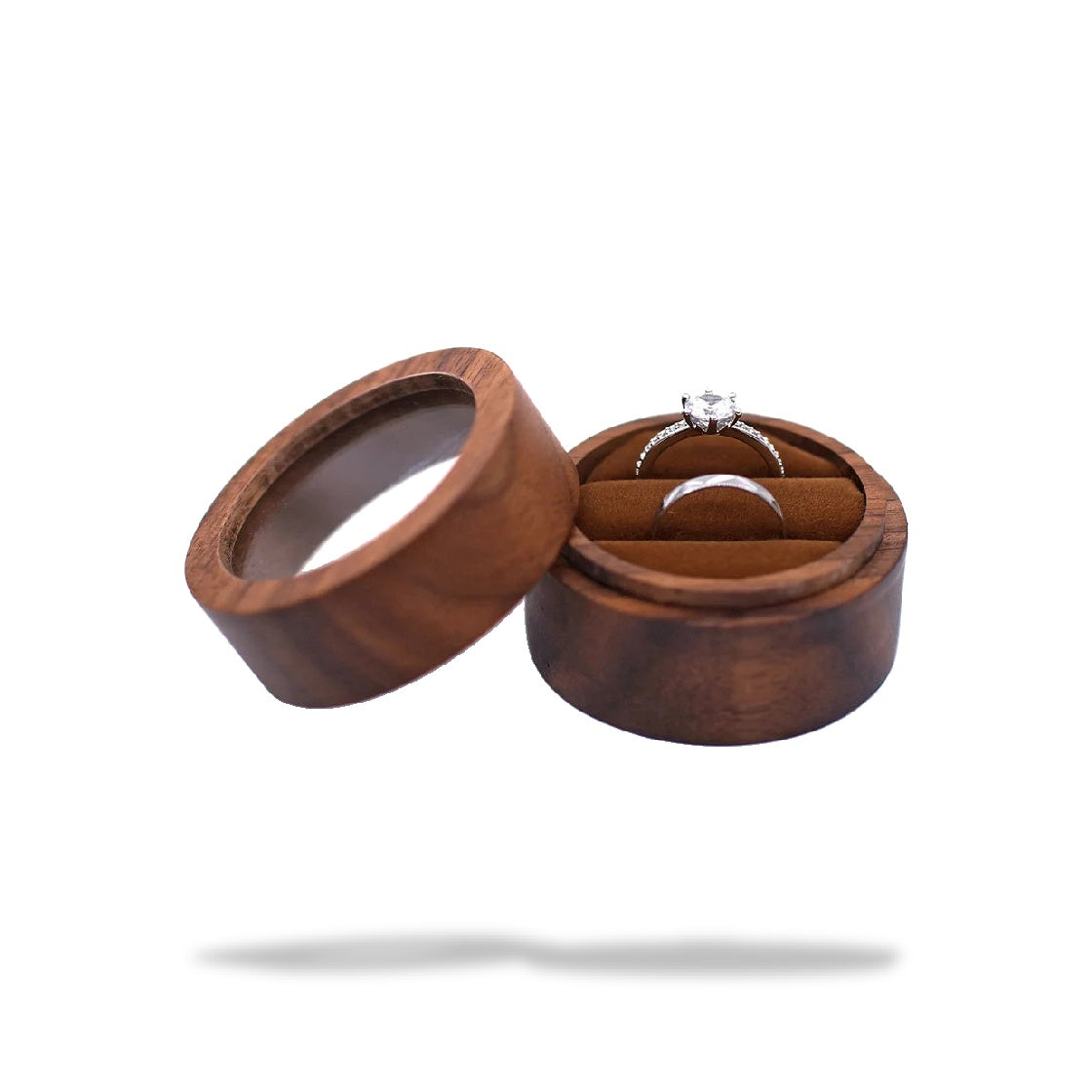 Boîte à bague de fiançailles ronde en bois de 5 cm de diamètre, avec intérieur en tissu marron, un anneau et une bague sertie