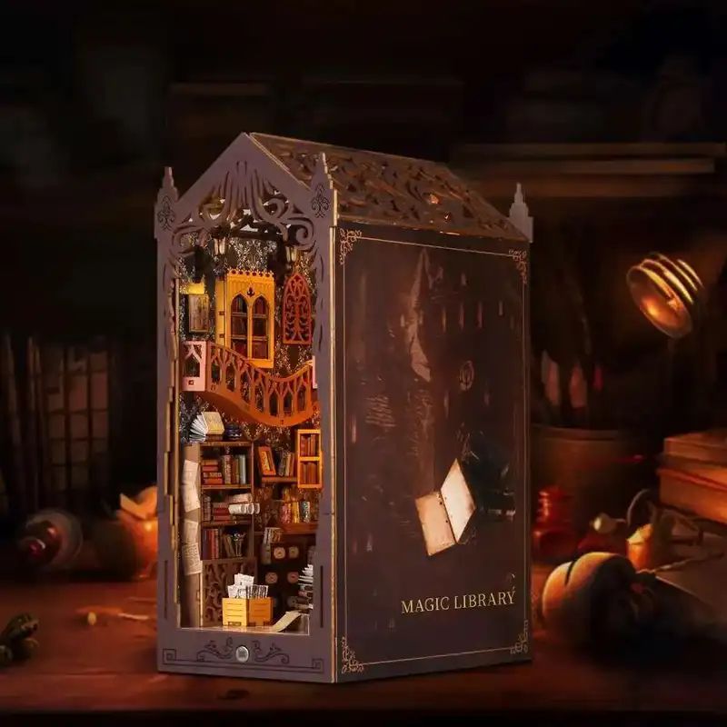 Kit de coin de livre en bois Magic Library avec lumières LED, un diorama détaillé de bibliothèque miniature illuminé.