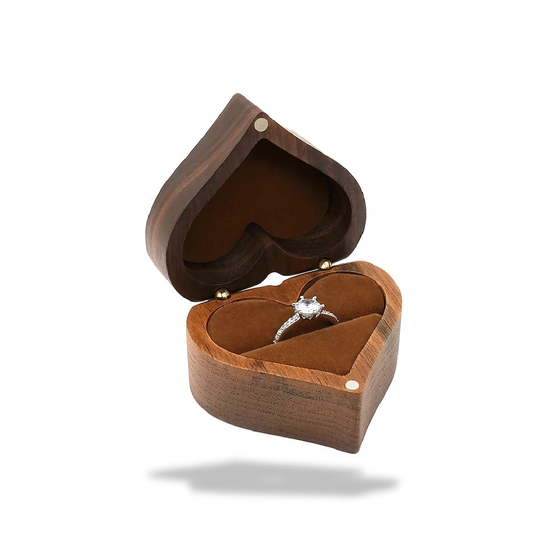 Boîte à bijoux en forme de cœur en bois de noyer. Le couvercle est ouvert, révélant un intérieur marron avec une fente et un