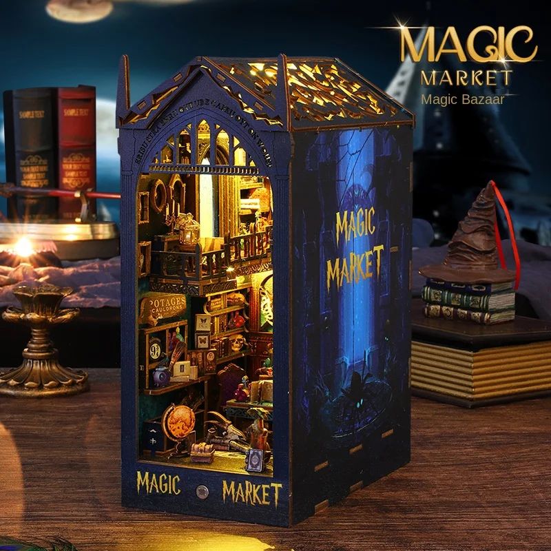 Kit serre-livres miniature détaillé représentant un marché magique avec des étagères illuminées et de petits objets.