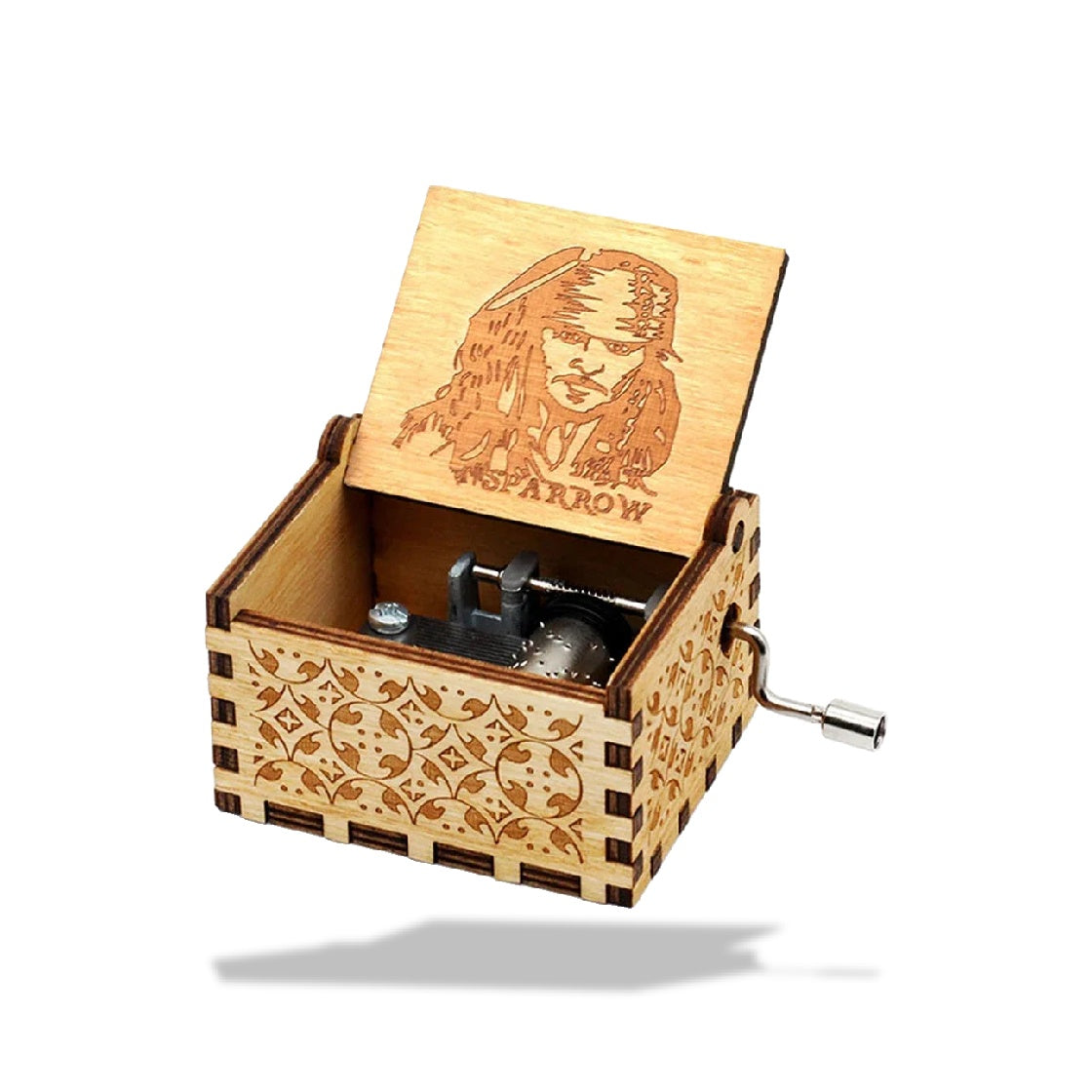 Boîte à musique en bois clair avec un couvercle ouvert affichant un portrait de pirate gravé. Motifs floraux sur les côtés, m