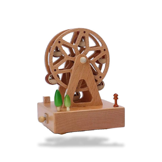 Boîte à musique en bois de hêtre sculpté représentant une grande roue, avec des éléments décoratifs miniatures.