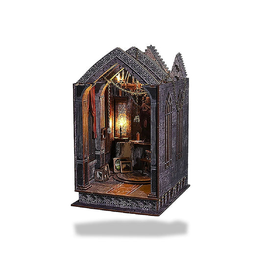 Kit serre-livres miniature d'un manoir gothique sombre avec de riches détails architecturaux et des lumières.