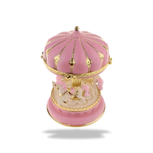Boîte à musique carrousel rose en résine avec chevaux blancs et dorés, peinte à la main, détails dorés.