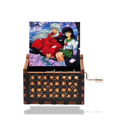 Boîte à musique en bois de 6,4 x 5,2 x 4,2 cm. Dessus illustré Inuyasha avec manivelle métallique sur le côté.