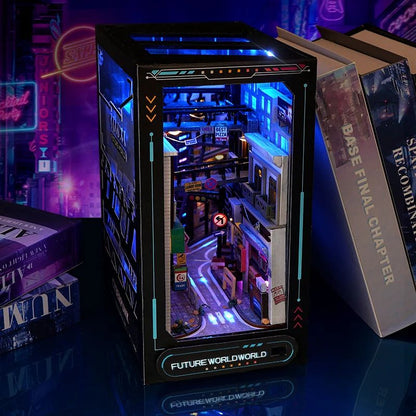 Serre-livres cyberpunk avec lumières LED bleues. Il représente une ruelle urbaine futuriste détaillée avec enseignes.