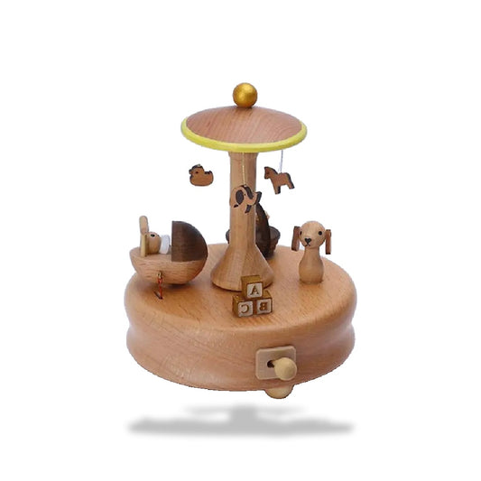 Boîte à musique carrousel enfant en hêtre avec socle rond. Présence d'un berceau et d'un chien sculptés, ainsi que des lettre