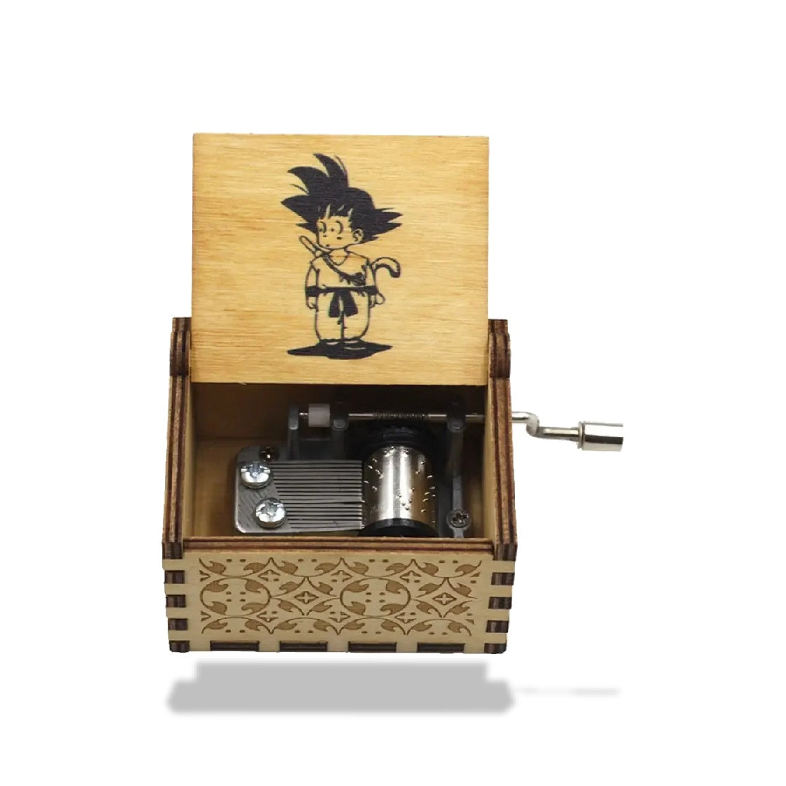 Boîte à musique en bois clair avec un dessin de Goku enfant sur le couvercle ouvert, et mécanisme visible
